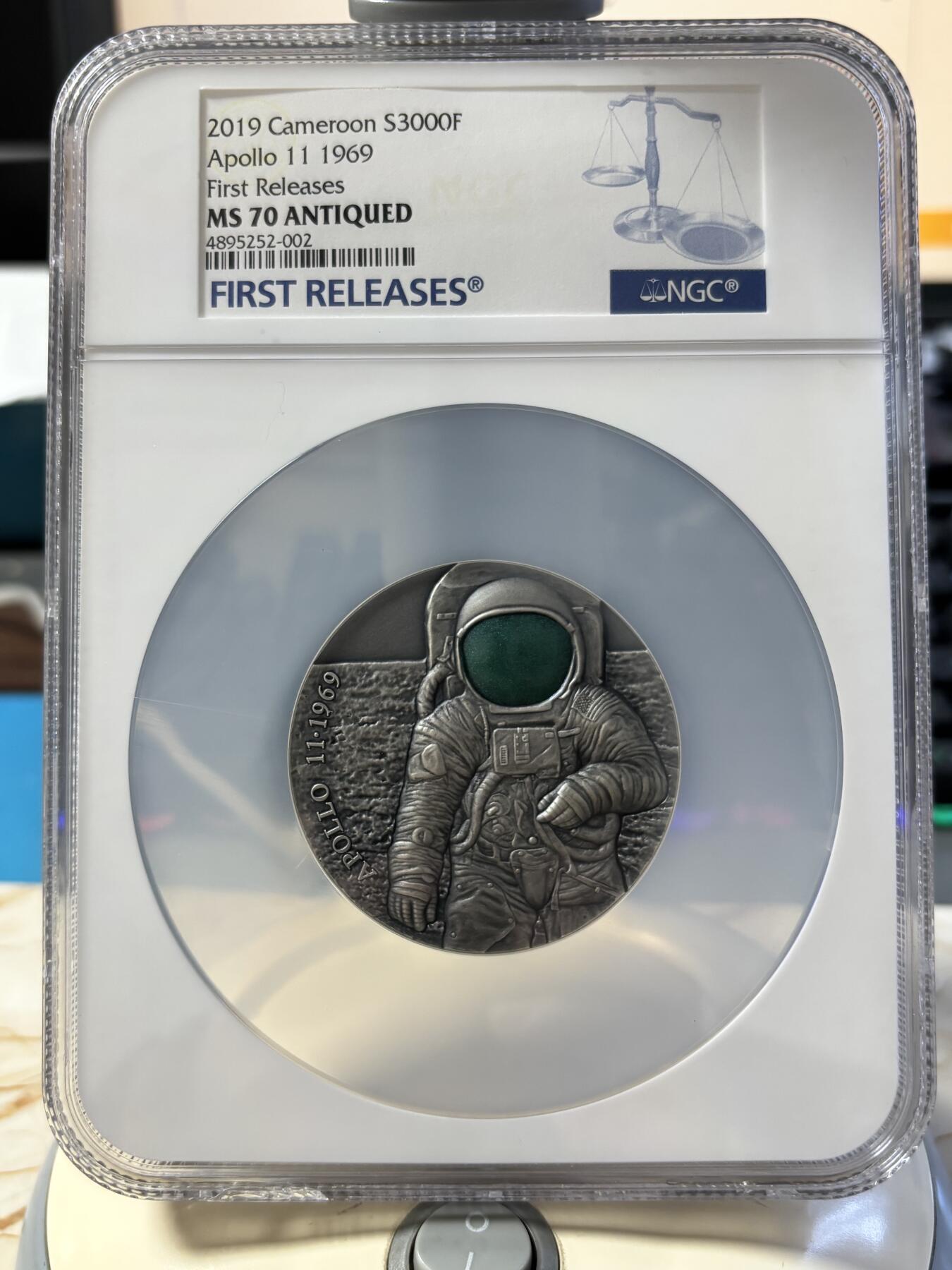 第189期拍卖 喀麦隆2019年阿波罗11号登月50周年3盎司仿古银币NGC-MS70首无盒无证书，999银，发行500枚，评级盒有裂痕