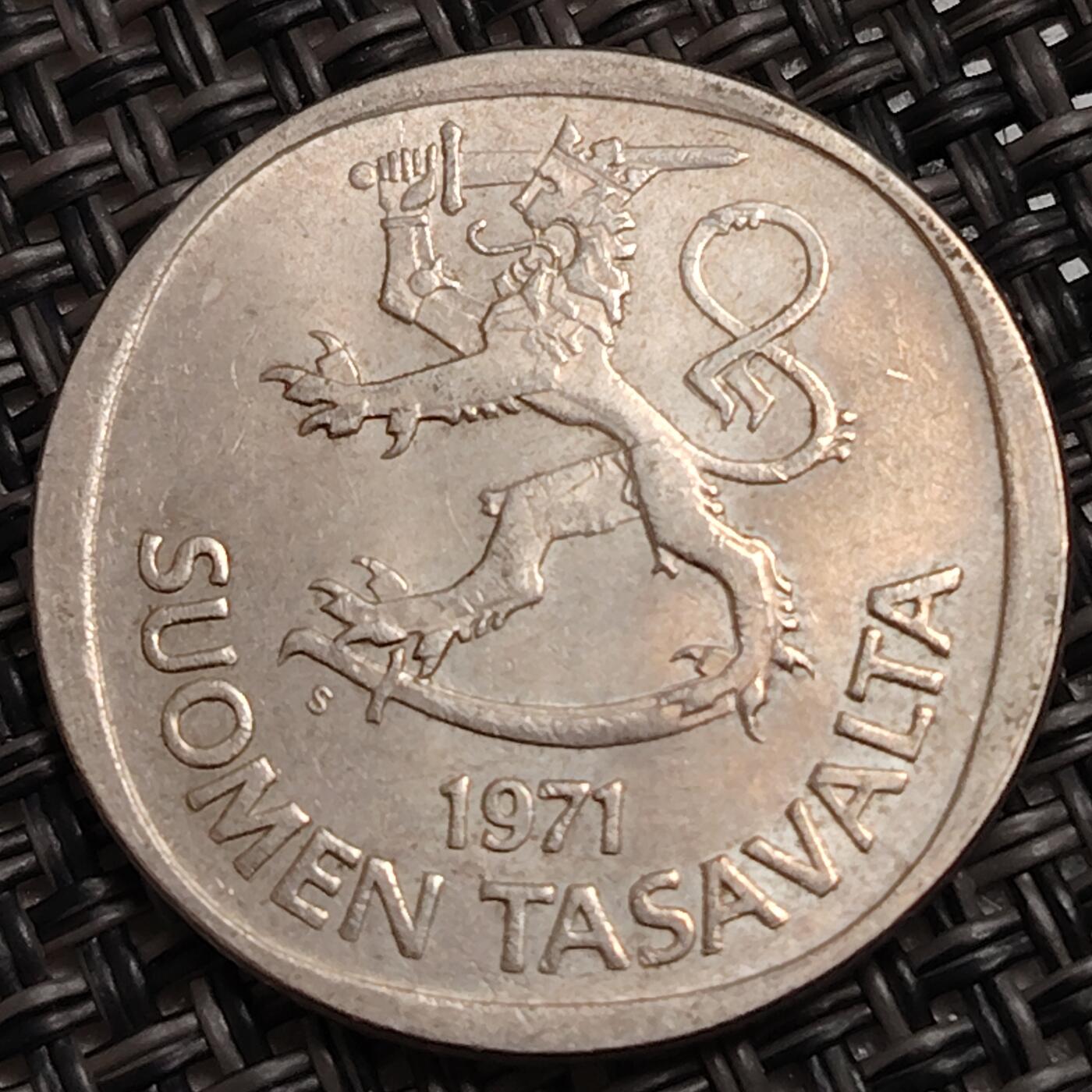 布加迪🐬～世界钱币(上海)🌾第 271 期 /  各国套币和散币 芬兰🇫🇮 1971年 1马克