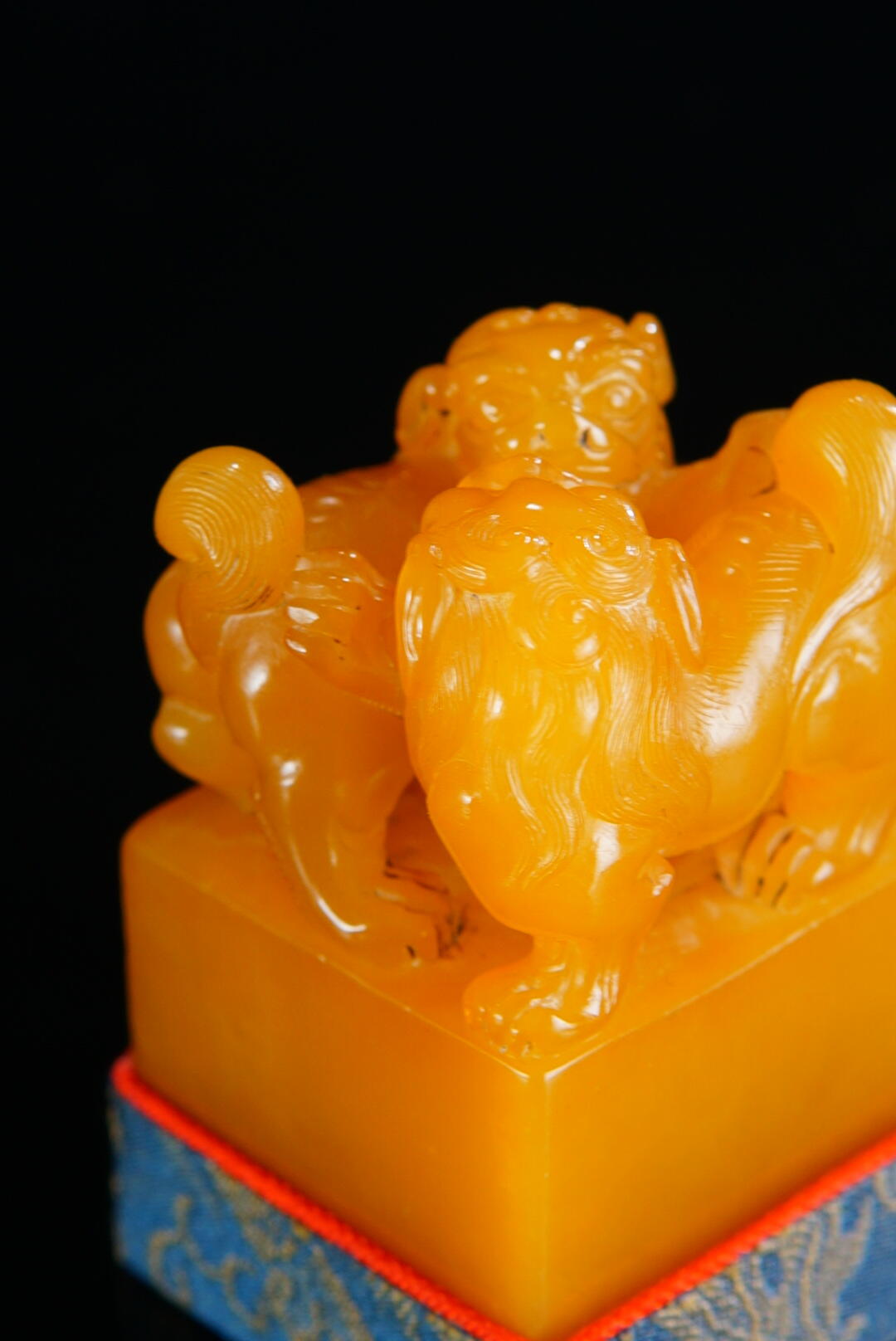 方寸藏珍·寿山田黄印章专场（一） 寿山田黄石《烟云供养》双螭钮章