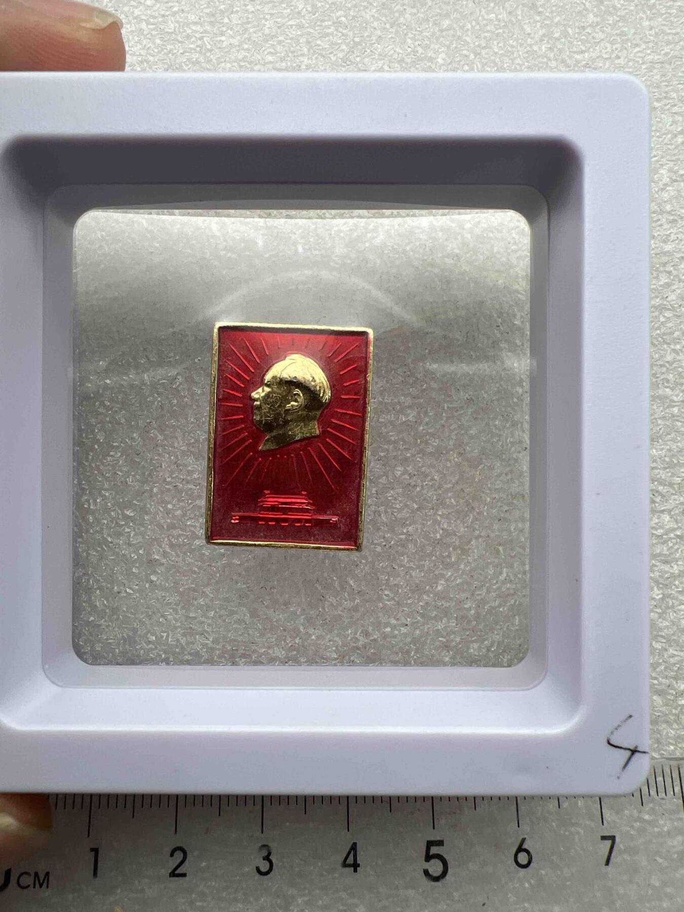 真品毛主席像章、 真品毛主席像章