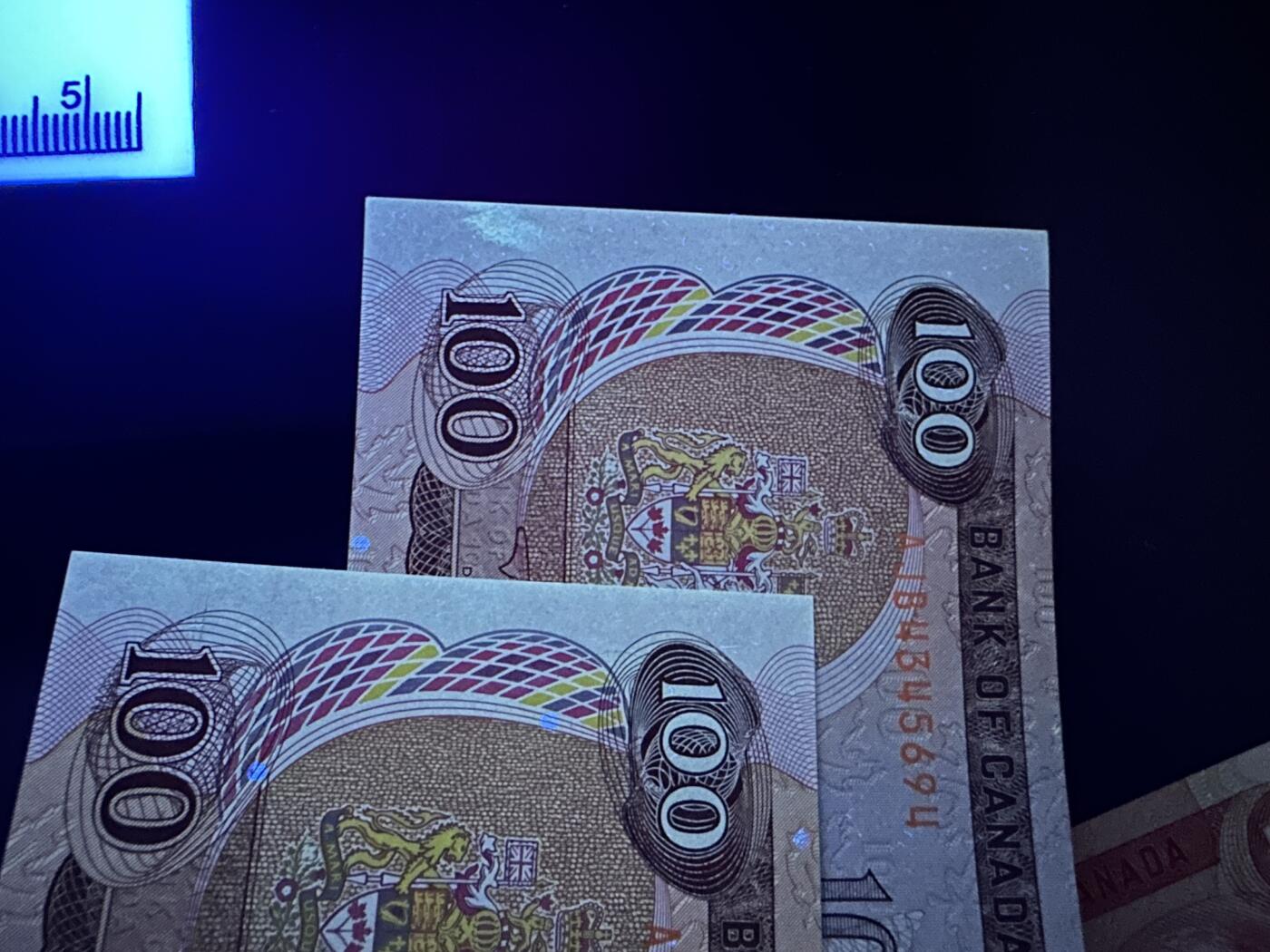 《外钞收藏家》第六百零四期（精品场）（本平台长期征集拍品、欢迎藏友们联系合作） 加拿大景观版50和100加元 三五张一起 全新 100加元边有轻微潮 一张有压印