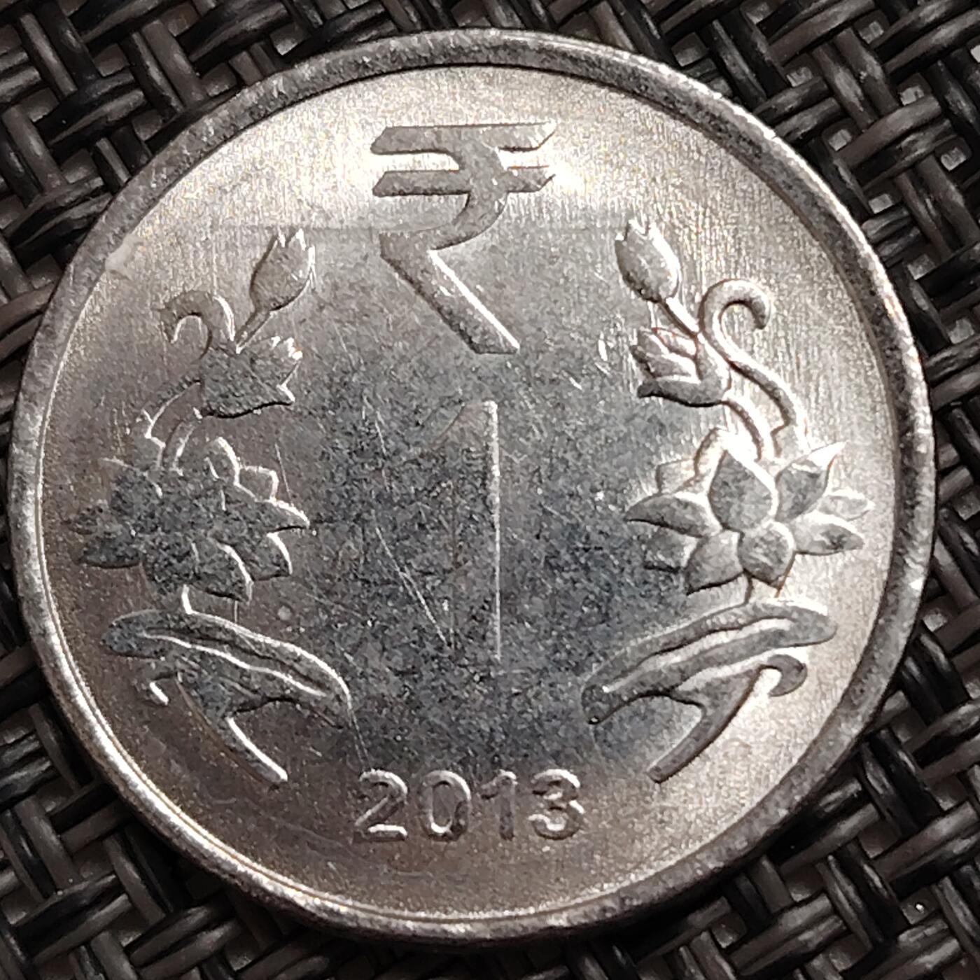 布加迪🐬～世界钱币(上海)🌾第 271 期 /  各国套币和散币 印度🇮🇳 2013年 1卢比