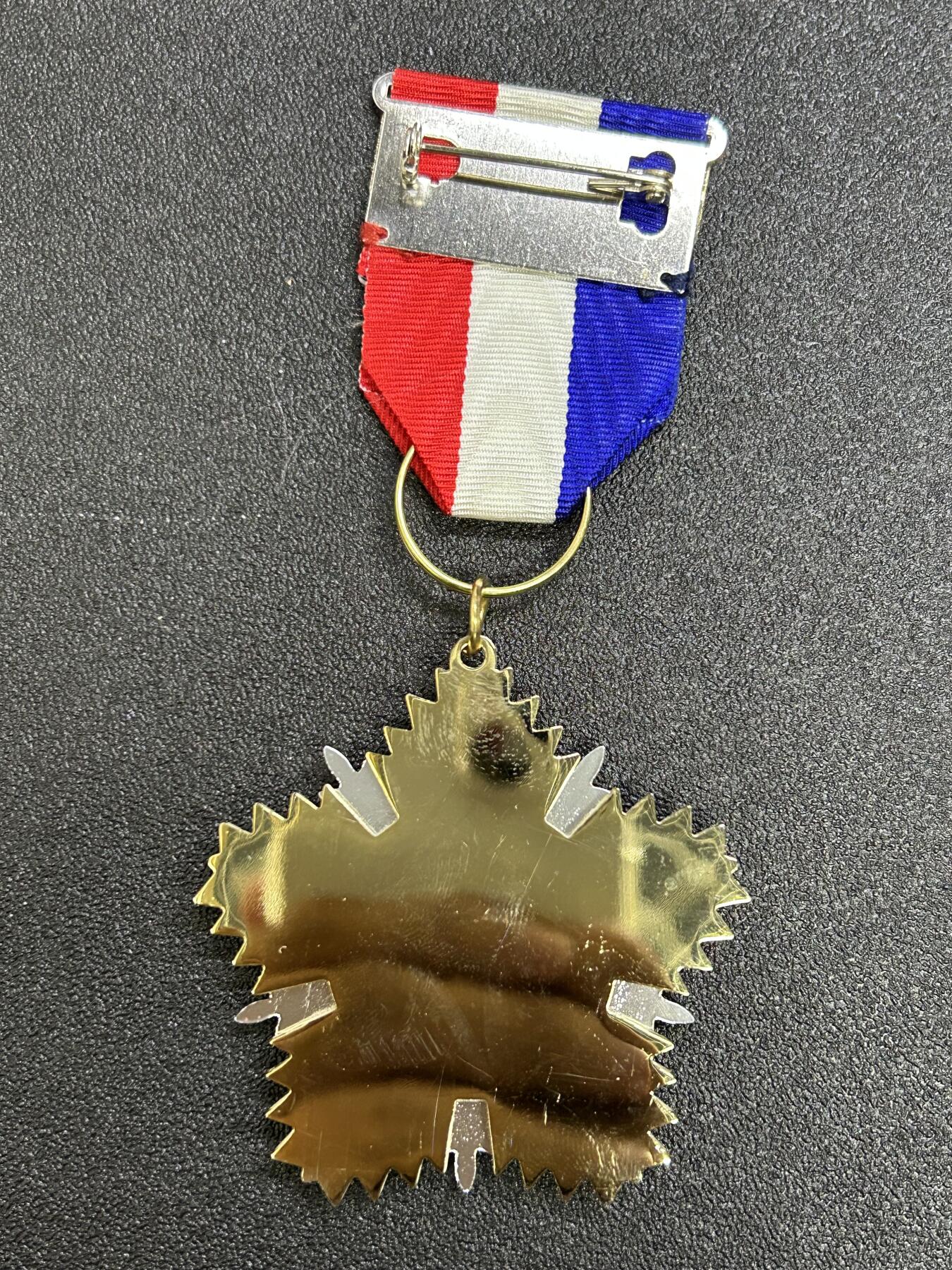 西秦中古拍卖第七十三期 民国军法楷模奖章 退台后版本