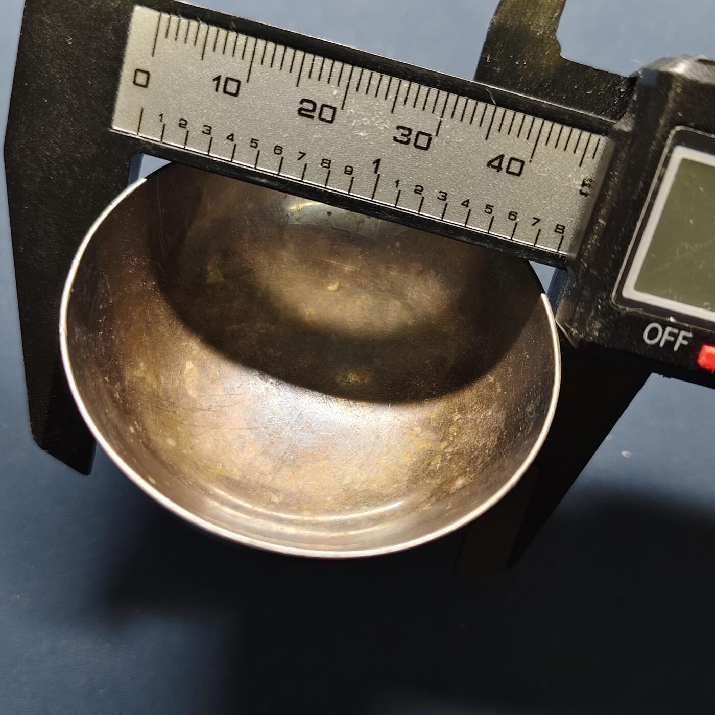 【全场包邮】纯粹捡漏拍497场-持续更新中 【杂件】日本回流27.81克银酒碗-有纯银标-含盒（盒坏）【口径47毫米27.81克92.5%】