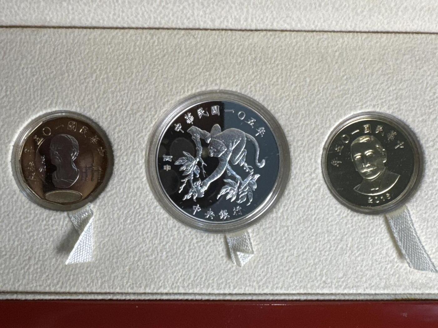 ❤️【币观天下】❤️ 第340期钱币拍卖- 2026.1.23周五晚上6点半场-长期征集拍品 中国台湾2016年第一轮生肖猴纪念纪念套币含31.2克银币一枚及两枚精制币