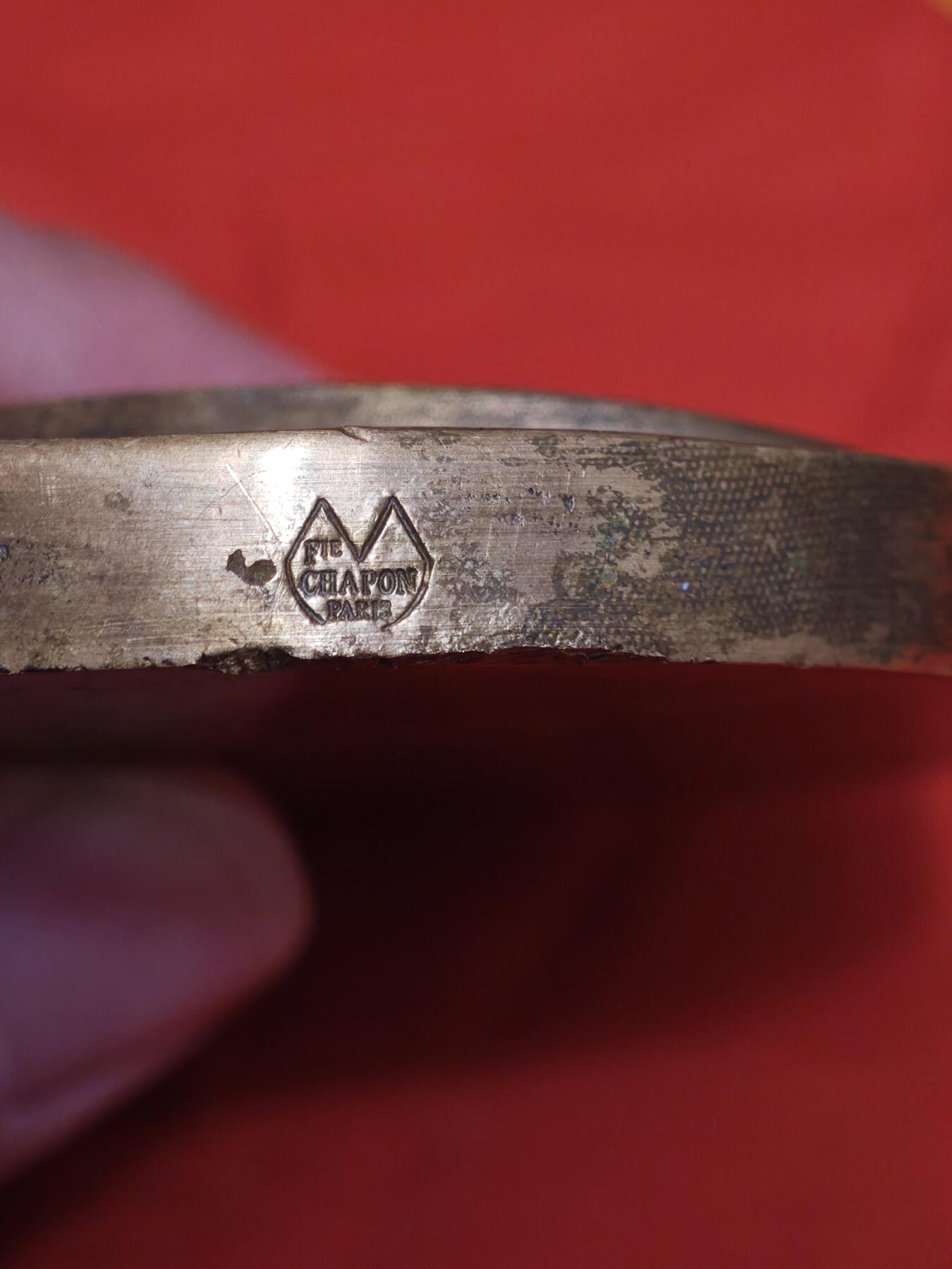 橙子收藏第一期 一枚1999年法国塞纳河畔阿尼埃尔市艺术沙龙（Salon Artistique d'Asnières-sur-Seine）的特邀嘉宾纪念铜章，是当代法国艺术章牌中的重量级作品。