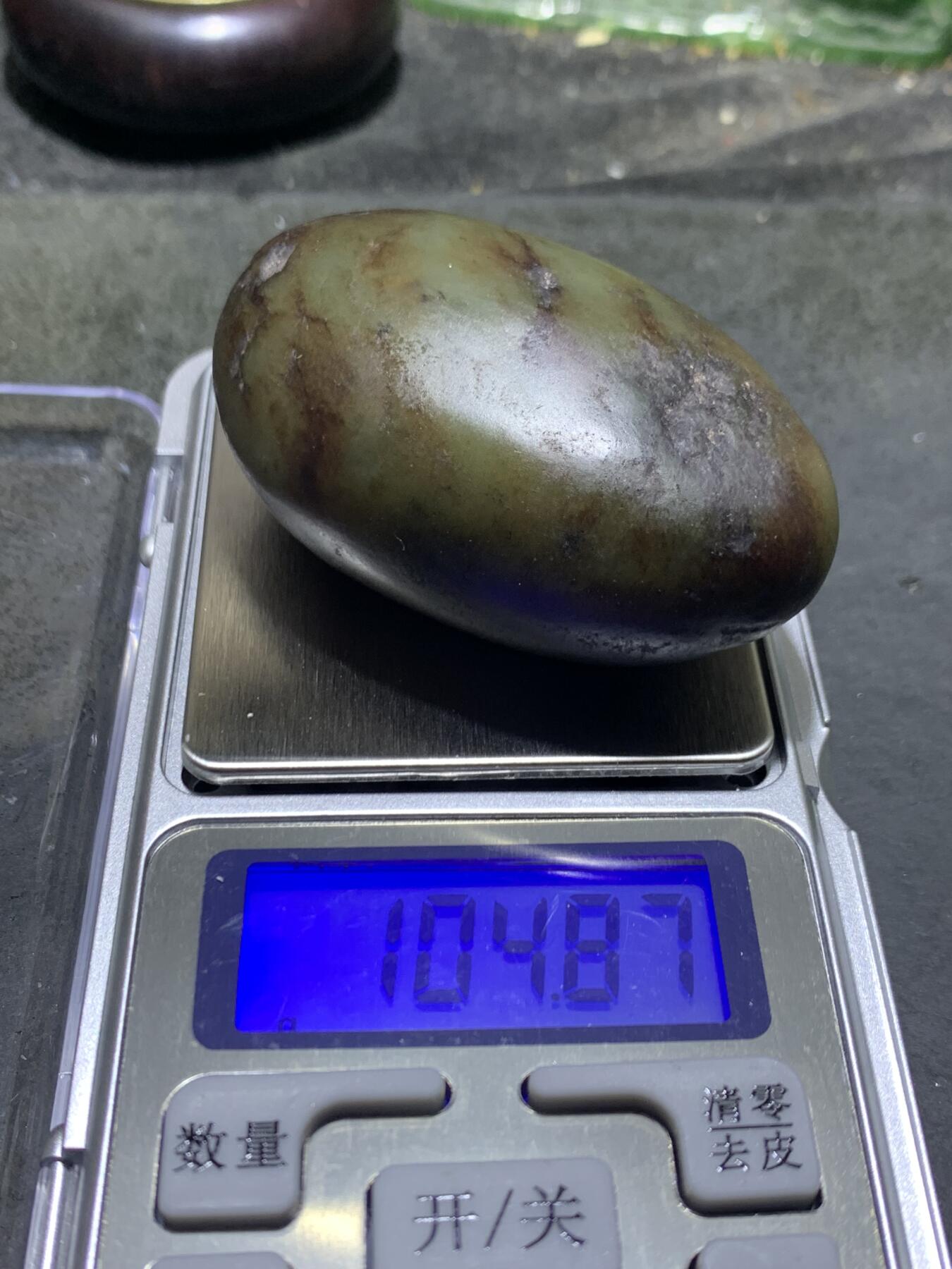 精美新疆和田玉独籽原石一颗，