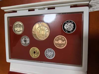 长老汇蛇年精选第九十四场拍卖 - 2006日本20日元金币6枚套精制币，盒证全，含1枚镀金银章，克书140美金