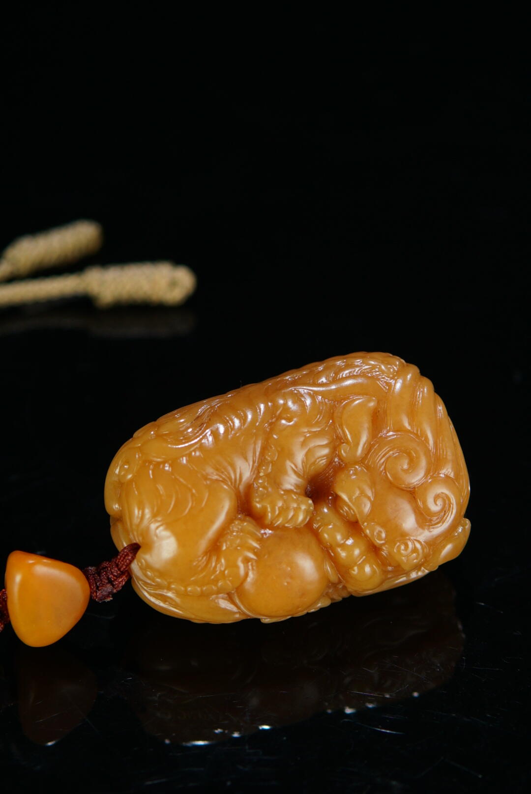 方寸藏珍·寿山田黄印章专场（一） 寿山田黄石《狮子戏球》把件