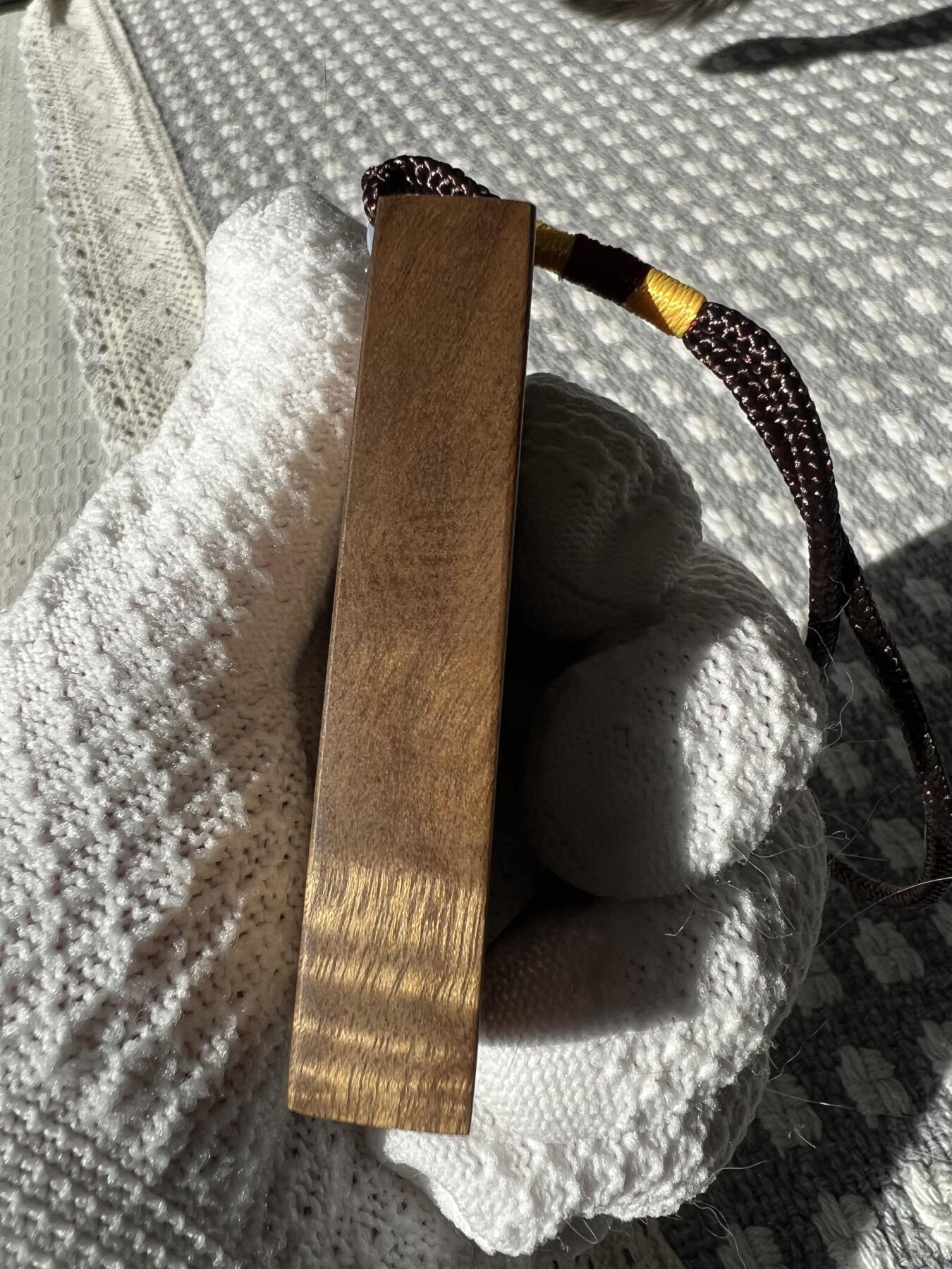 零元拍：B21金丝楠平安无事牌，满水波香喷喷的小金砖，金光闪闪，69/44/14MM