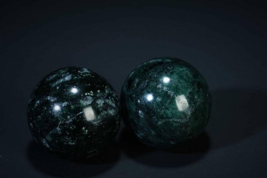 上海都达杂项专场五（全场包邮） 天然蛇纹石保健手球 1对87-286