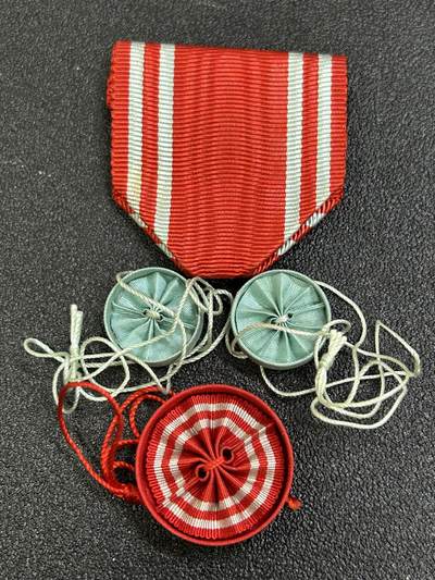 西秦中古拍卖第七十三期 - 日本红十字奖章绶带配饰一组