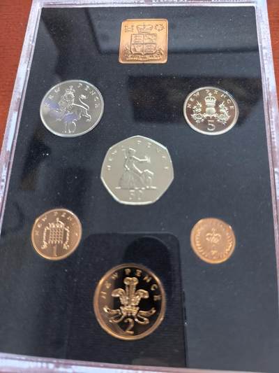 长老汇蛇年精选第九十四场拍卖 - 1978英国6枚套，带外纸