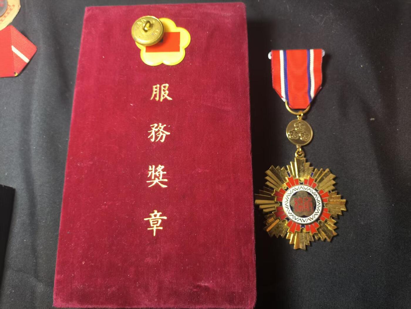 罗岚⭐爱藏⭐甄选专拍第四场-分享拍场赚佣（实体经营） 中华民国 一等（最高）服务奖章带原盒 实发带号 热珐琅多层结构