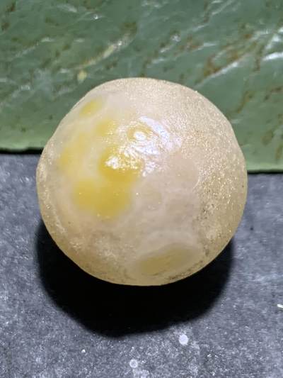 精美原皮冰飘风化纹气泡图案图案战国红玛瑙随形珠一个， - 精美原皮冰飘风化纹气泡图案图案战国红玛瑙随形珠一个，