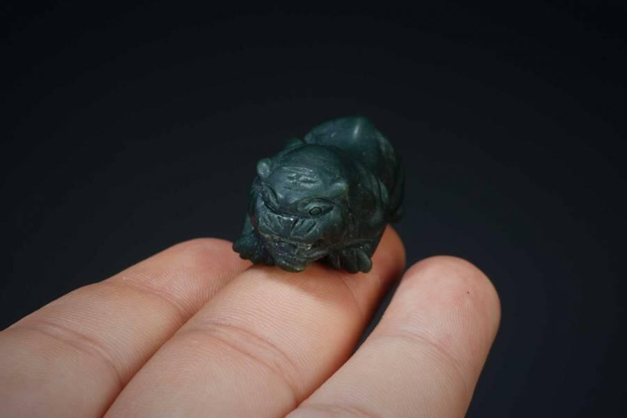 上海都达杂项专场五（全场包邮） 天然和田玉青玉精雕《虎虎生威》挂件87-64