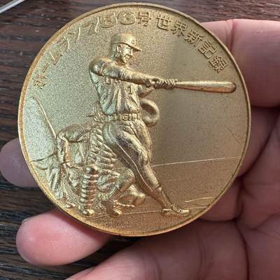 蒂克钱币-第55场 日本章 企业章拍卖 - 日本棒球王子 王贞治镀金纪念章 60mm 96.9g