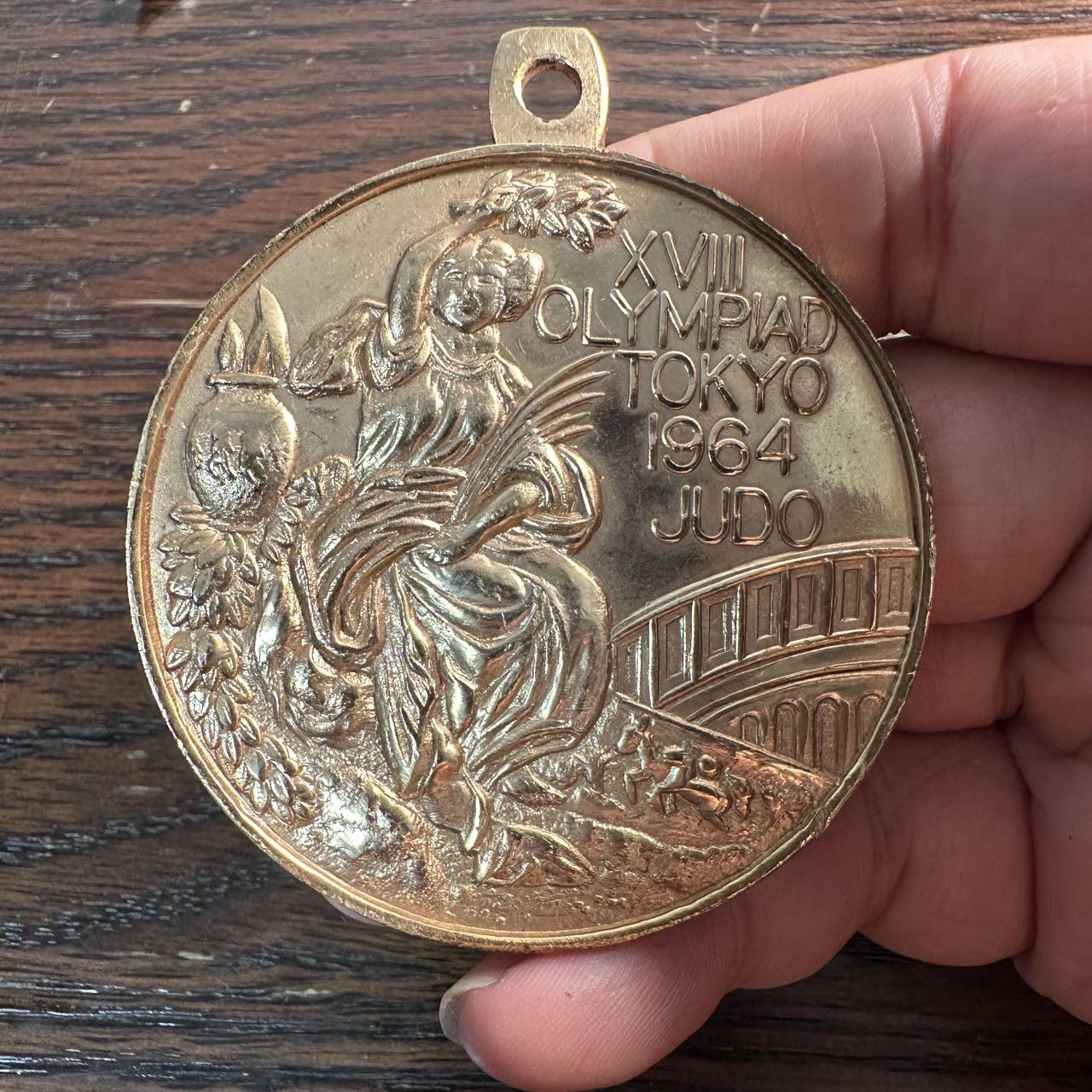蒂克钱币-第55场 日本章 企业章拍卖 1964年东京奥运会柔道项目的纪念章 柔道首次入奥运项目