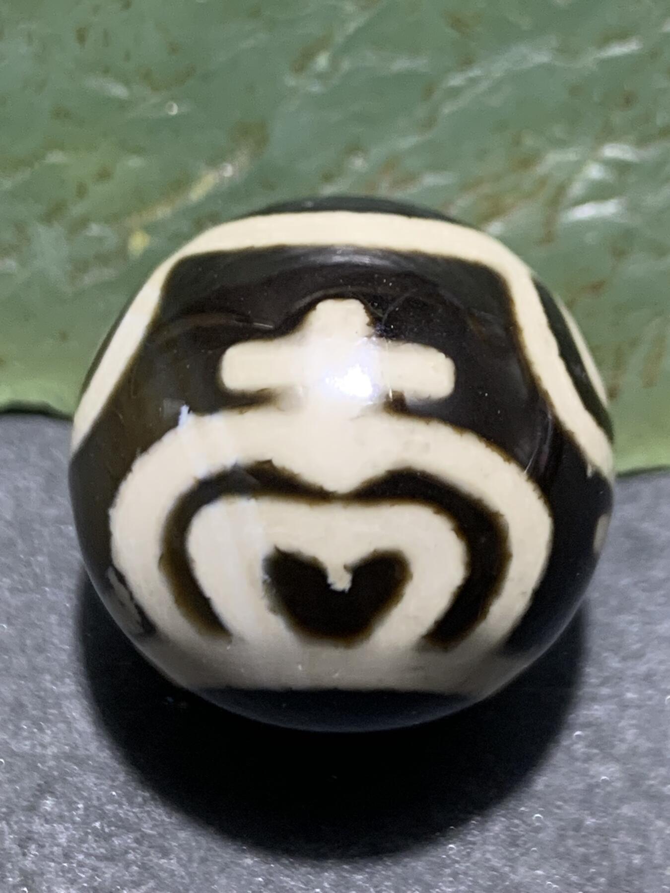 仅此一颗，精品藏传宝瓶天珠一颗