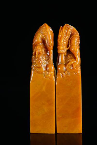 方寸藏珍·寿山田黄印章专场（一） - 寿山夹板芙蓉石《龙凤呈祥》对章