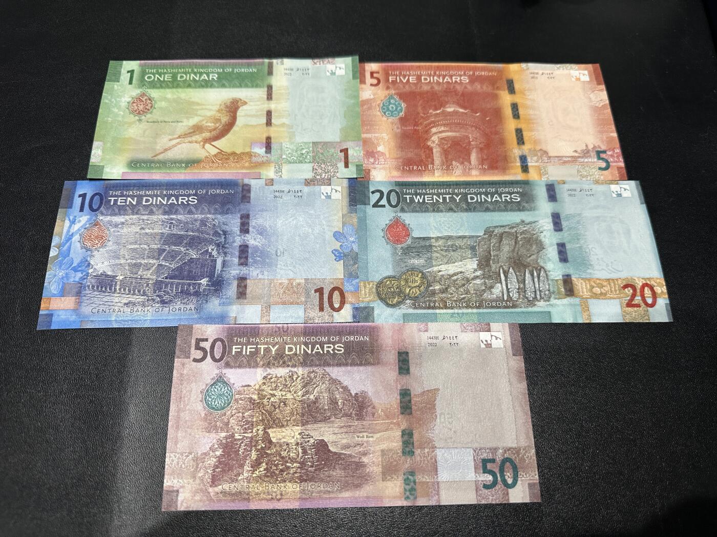 《外钞收藏家》第六百零四期（精品场）（本平台长期征集拍品、欢迎藏友们联系合作） 约旦1-50第纳尔 五张一起 全新UNC 