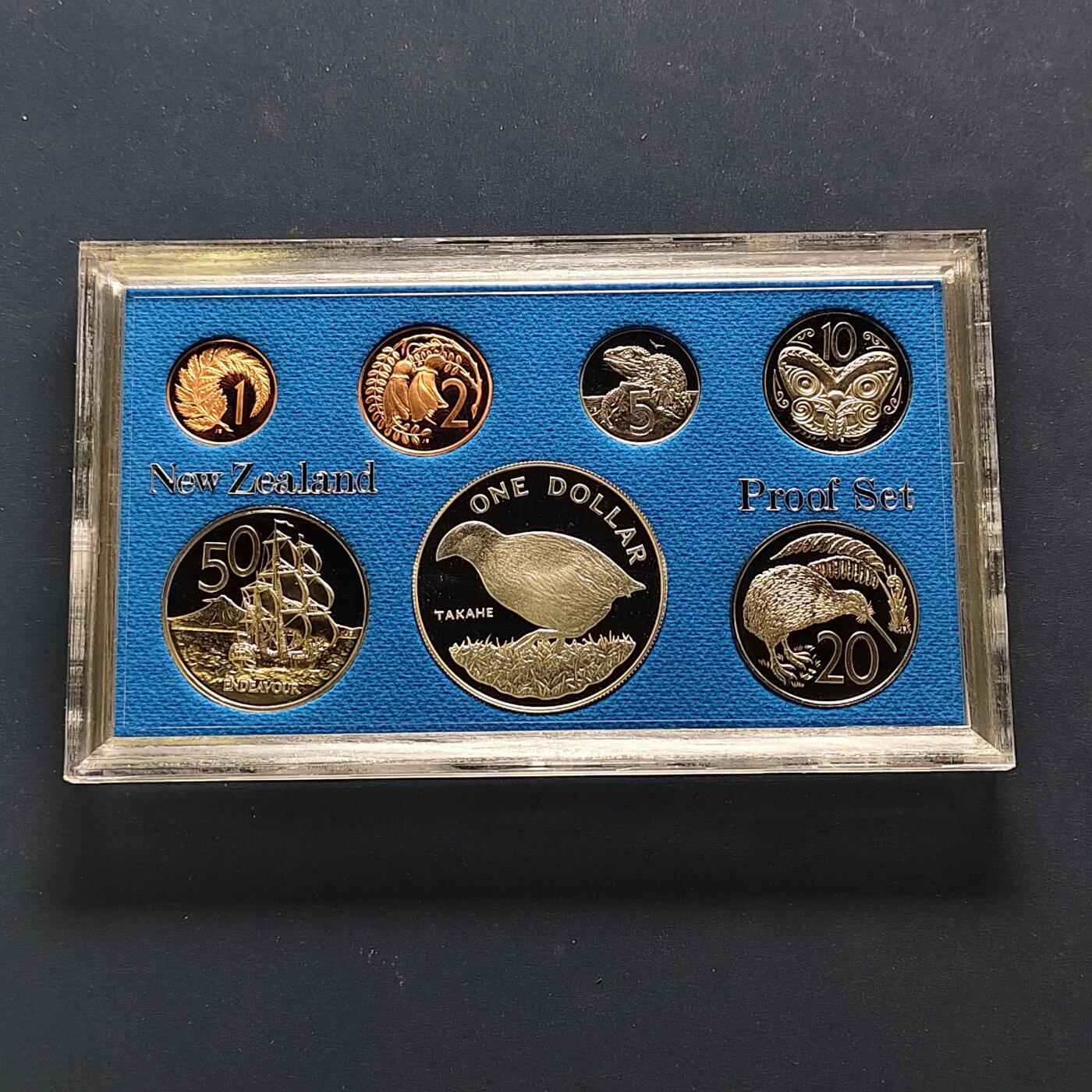 【全场包邮】纯粹捡漏拍497场-持续更新中 新西兰1982年官方封装精制套币-含南秧鸡精制银币【38.8毫米27.22克92.5%】