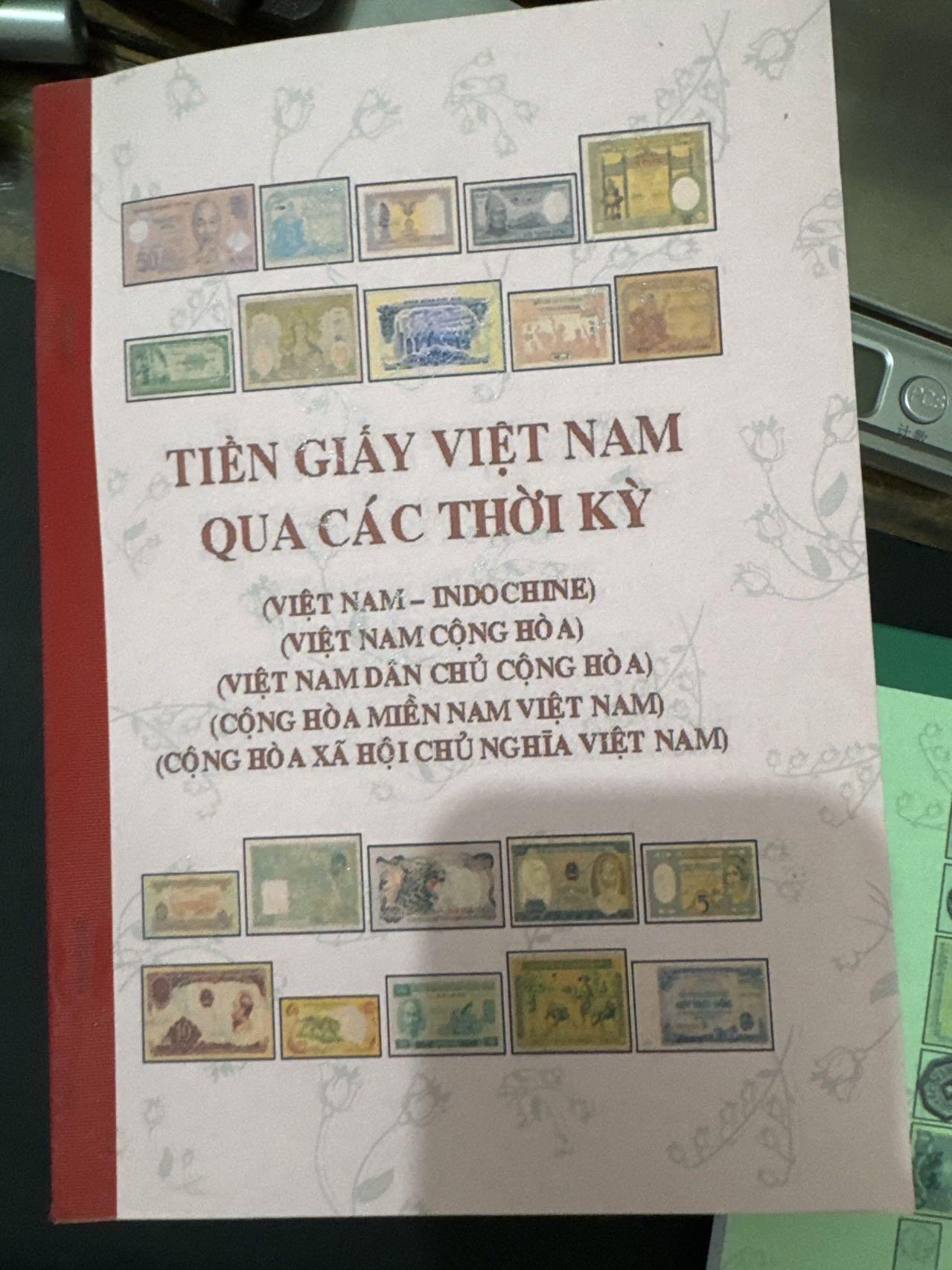 ❤️【币观天下】❤️ 第340期钱币拍卖- 2026.1.23周五晚上6点半场-长期征集拍品 越南钱币协会制作的纸币徽章古币机制币目录共计4本一套内容相当丰富值得收藏