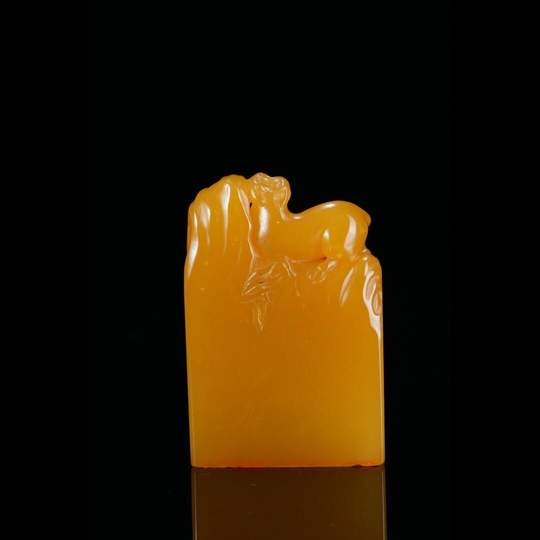 方寸藏珍·寿山田黄印章专场（一） 寿山田黄石《雨后登楼看山》教子有方钮章