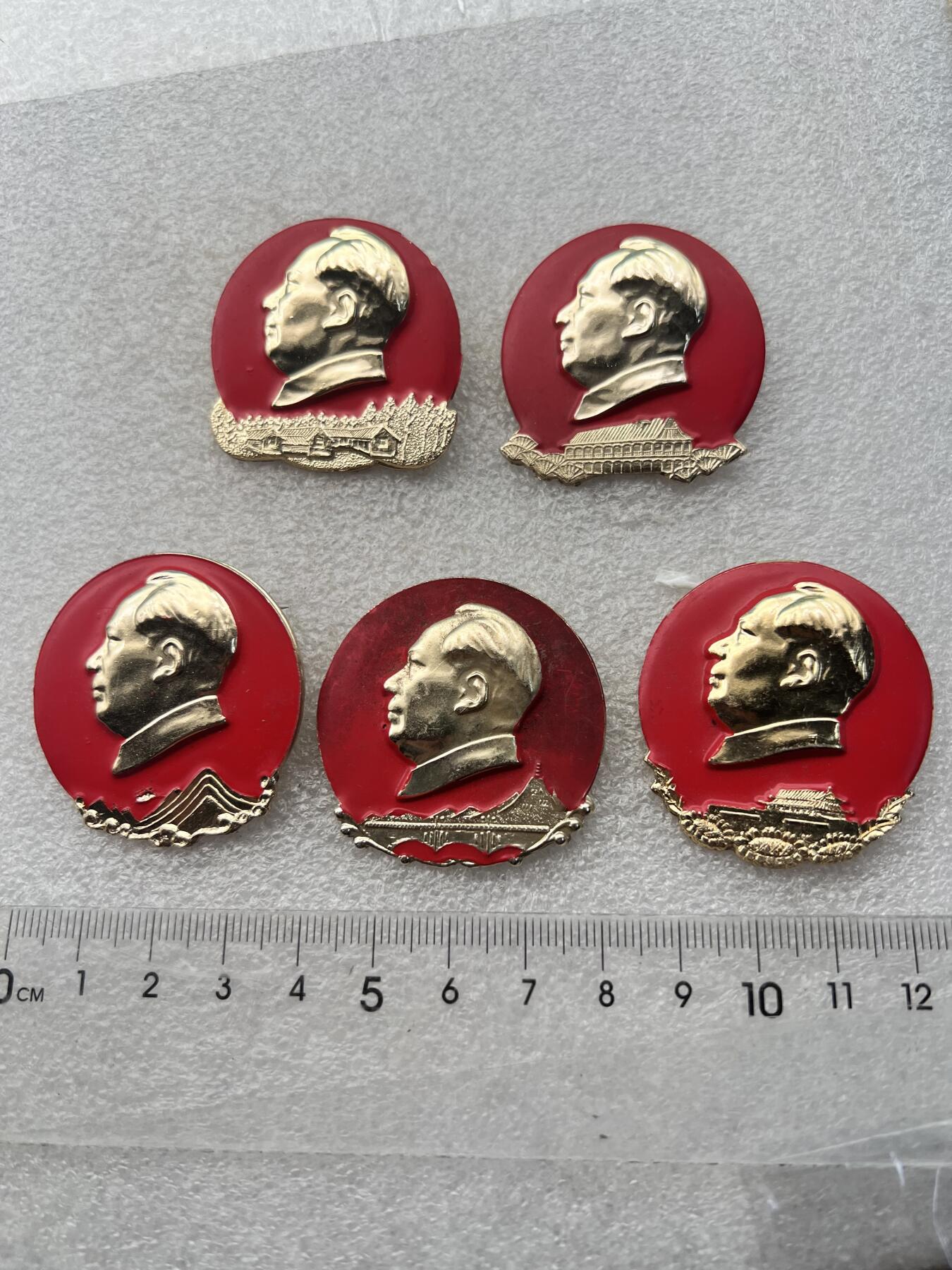 真品毛主席像章、 真品毛主席像章