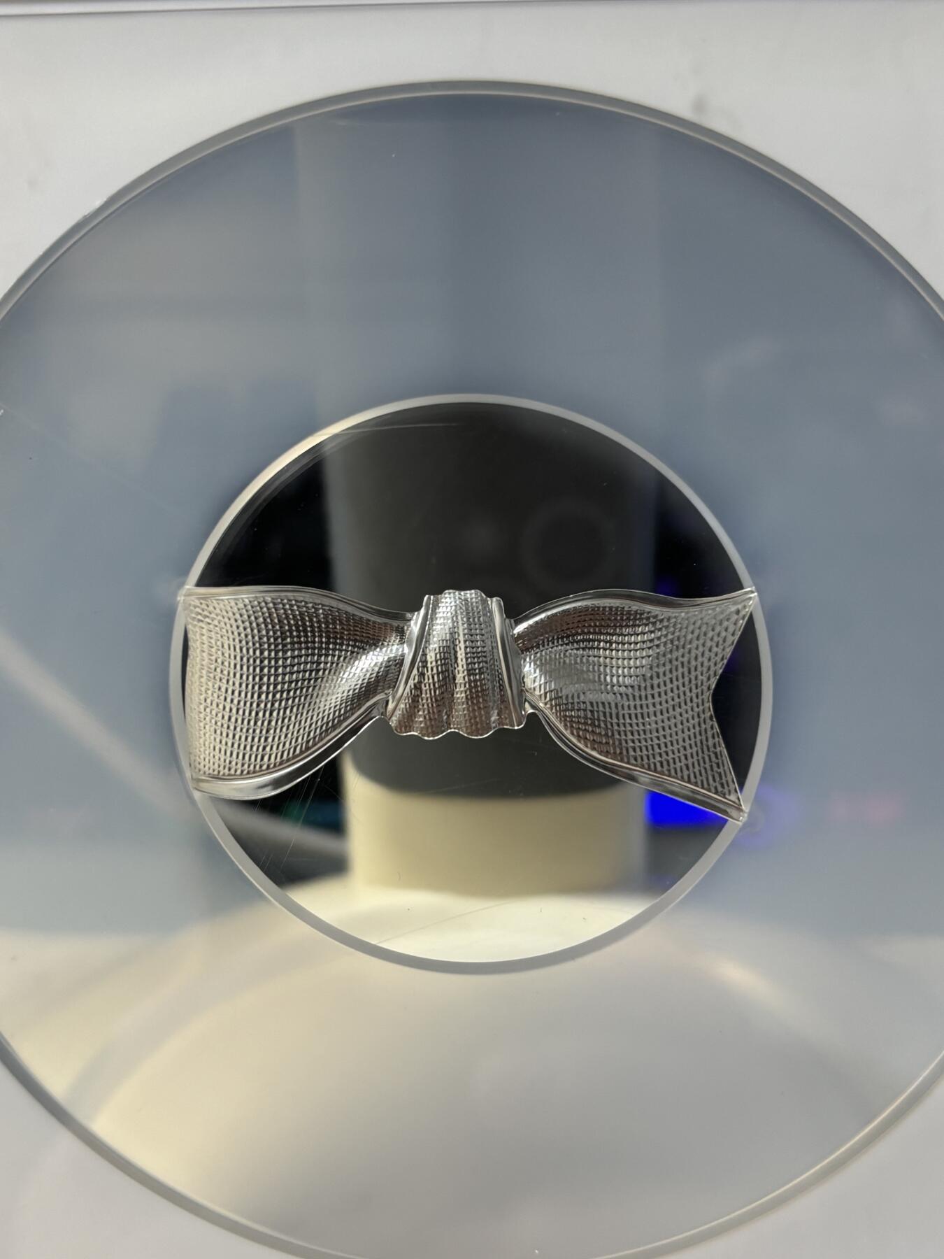 第189期拍卖 法国2021年法兰西瑰宝迪奥蝴蝶结纪念银币NGC-PF70首无盒无证书，999银，22.2克，发行5000枚