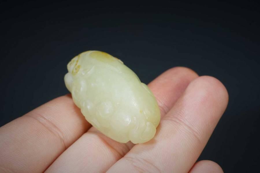 上海都达杂项专场五（全场包邮） 天然和田玉精雕《招财瑞兽》挂件87-67