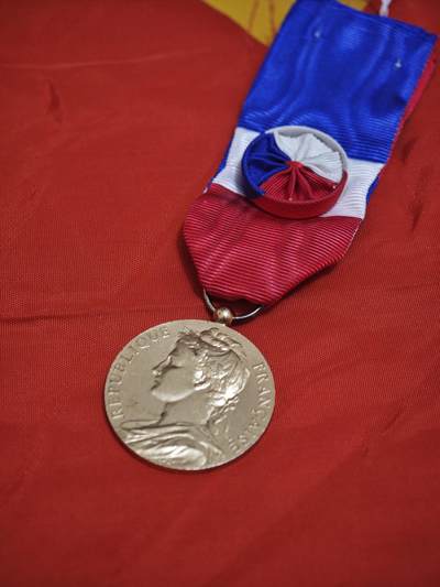 橙子收藏第一期 - 一枚法国金级劳工荣誉奖章（Médaille d'honneur du travail）