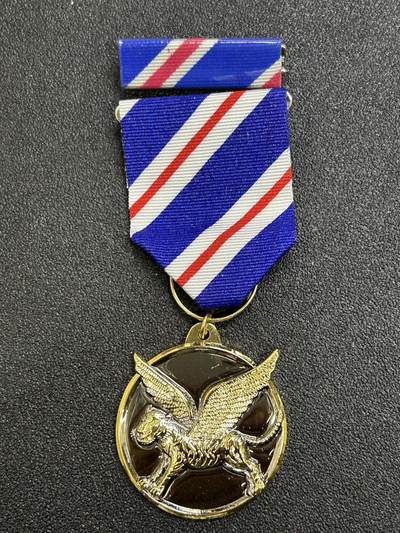 西秦中古拍卖第七十三期 - 民国空军飞虎奖章 带勋略 退台后版本