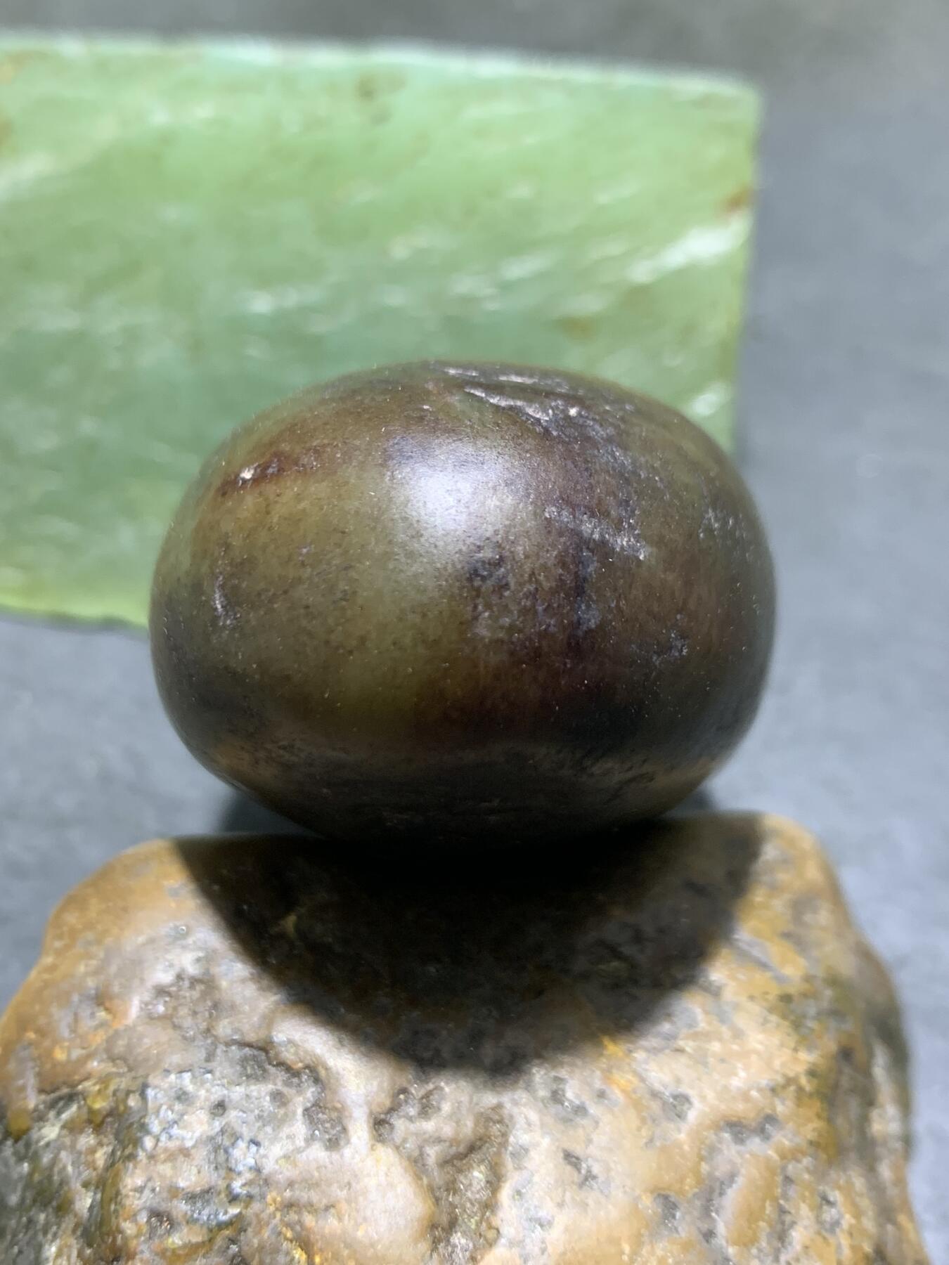 精美新疆和田玉独籽原石一颗，