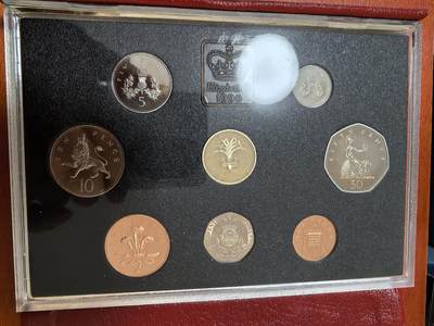 长老汇蛇年精选第九十四场拍卖 - 1990英国8枚精制币红盒套装，盒证全