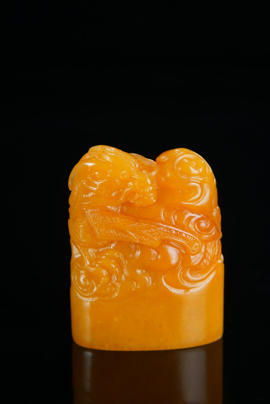 方寸藏珍·寿山田黄印章专场（一） 寿山田黄石《螭龙献宝》椭圆钮章