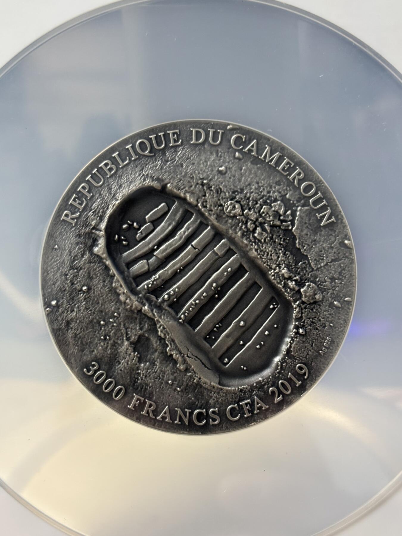 第189期拍卖 喀麦隆2019年阿波罗11号登月50周年3盎司仿古银币NGC-MS70首无盒无证书，999银，发行500枚，评级盒有裂痕