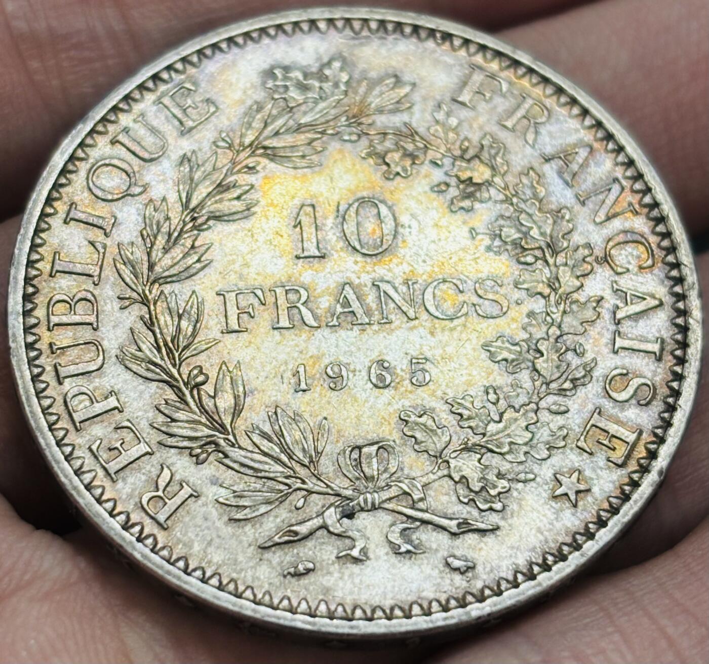 文馨钱币收藏 2026新年第四场（第 290 场）【长期接代拍品】 带彩极美品 1965 年法国大力神 10 法郎大银币，25 克 900 高银 