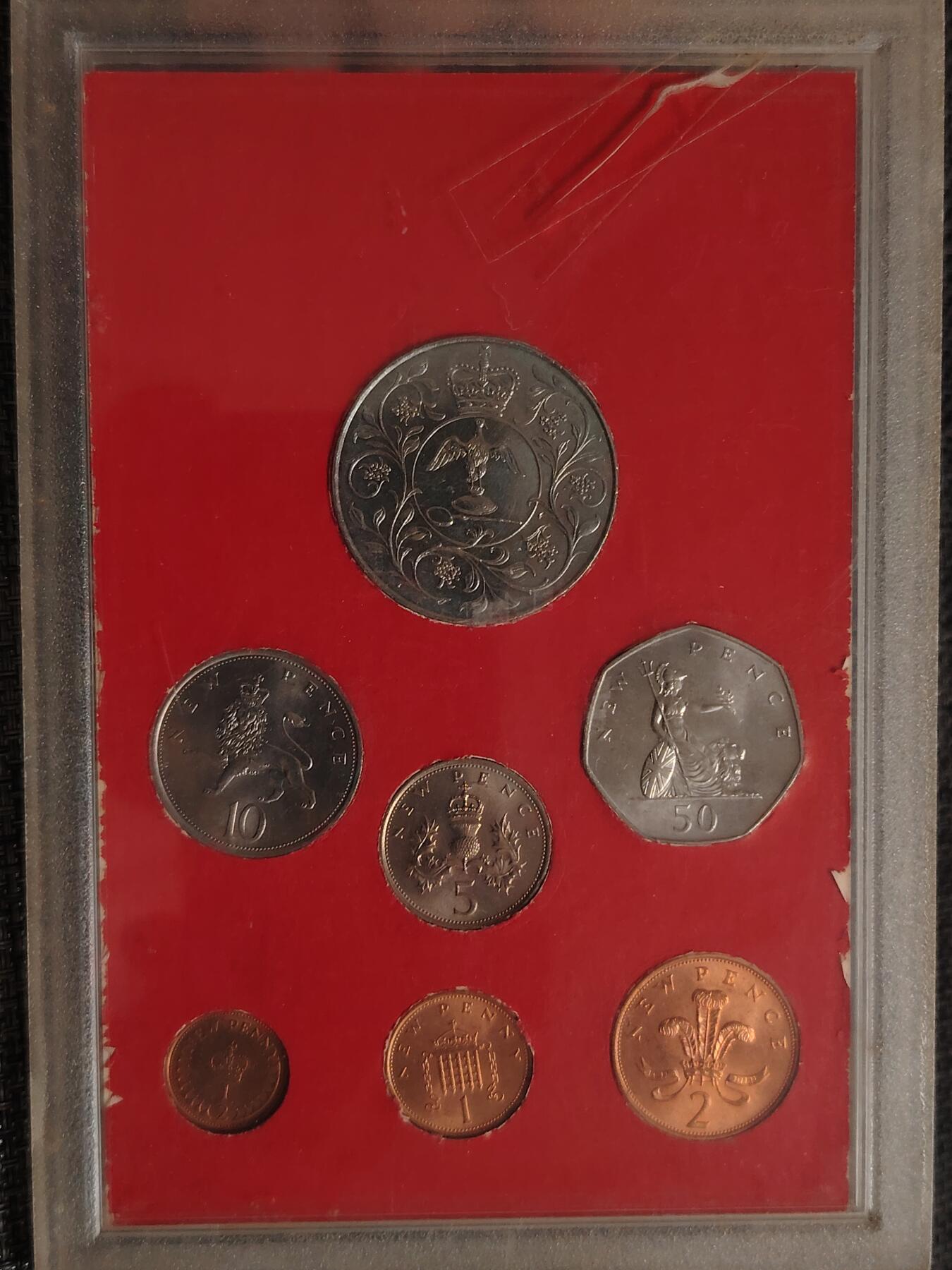 布加迪🐬～世界钱币(上海)🌾第 271 期 /  各国套币和散币 英国🇬🇧 1977年7枚盒装套币