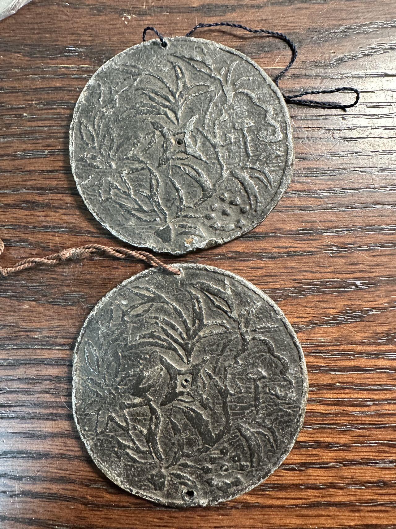 蒂克钱币-第55场 日本章 企业章拍卖 民俗吉语 宜昌子孙挂件 2个 179克 76mm