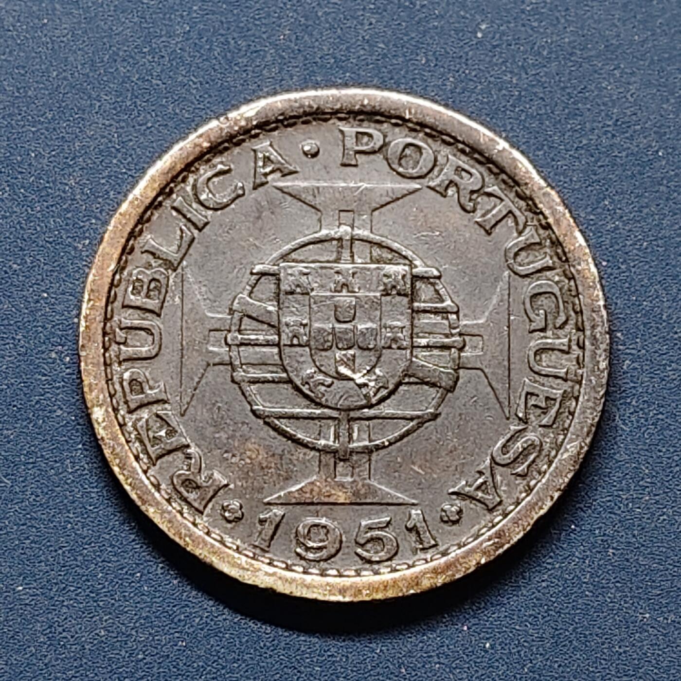 【全场包邮】纯粹捡漏拍496场-持续更新中 葡属圣多美和普林西比1951年5埃斯库多黑色重口味包浆银币【25毫米7克65%】