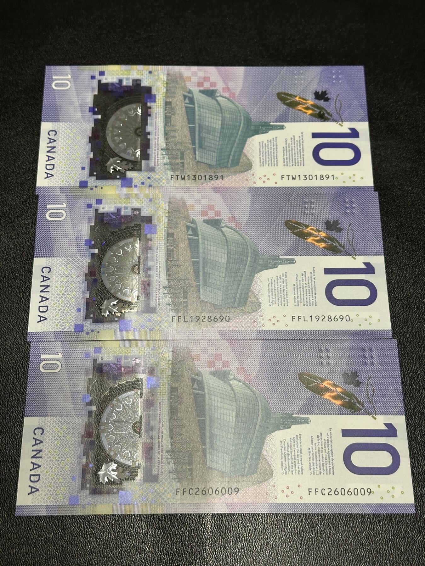 《外钞收藏家》第六百零四期（精品场）（本平台长期征集拍品、欢迎藏友们联系合作） 加拿大竖版10加元 三张 其中1张首发冠 都是无47靓号 全新UNC