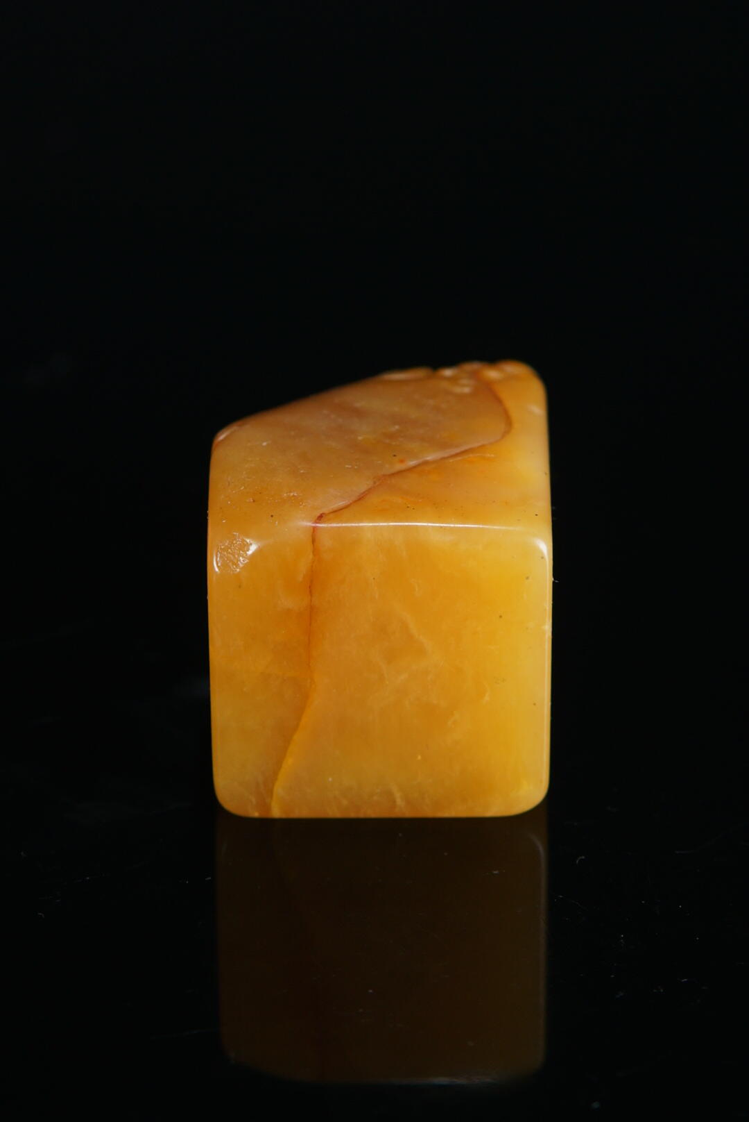 方寸藏珍·寿山田黄印章专场（一） 寿山田黄石《鲤鱼戏珠》钮章