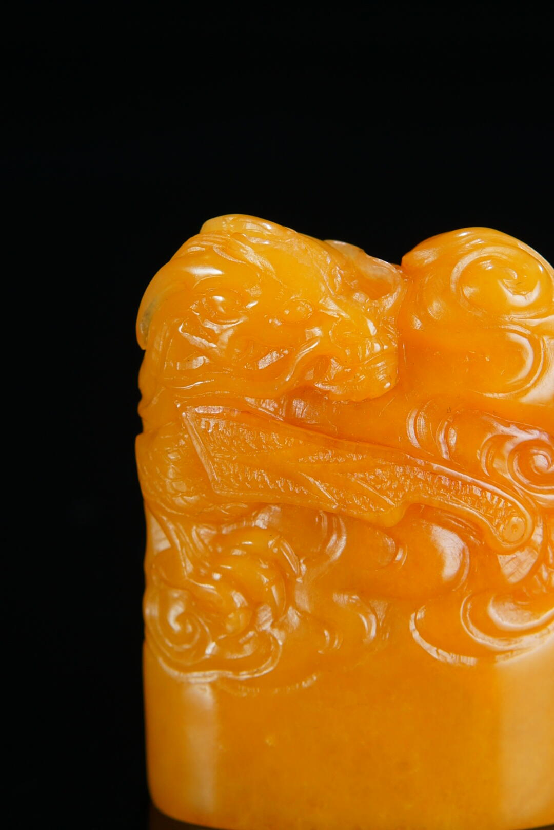 方寸藏珍·寿山田黄印章专场（一） 寿山田黄石《螭龙献宝》椭圆钮章