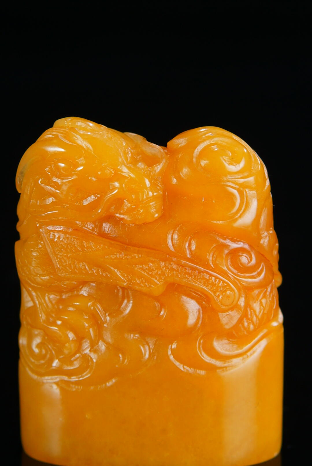 方寸藏珍·寿山田黄印章专场（一） 寿山田黄石《螭龙献宝》椭圆钮章