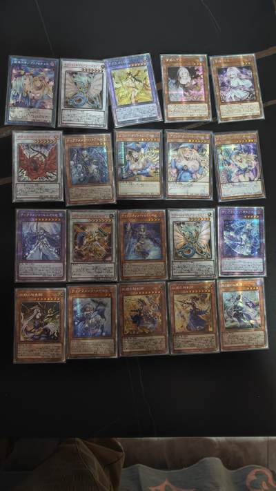 玉楼春卡牌第一期 - 猴子动漫闪卡 游戏王 自制卡 77张 大部分是纱布闪 少量的是拉丝闪和斜纹闪 几乎没重复的 有就是工艺不一样 懂的都知道自制的水平