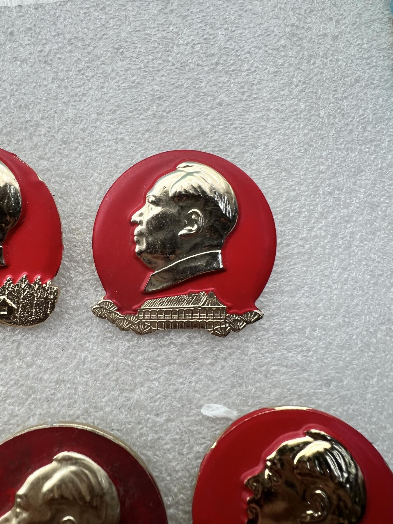 真品毛主席像章、 真品毛主席像章