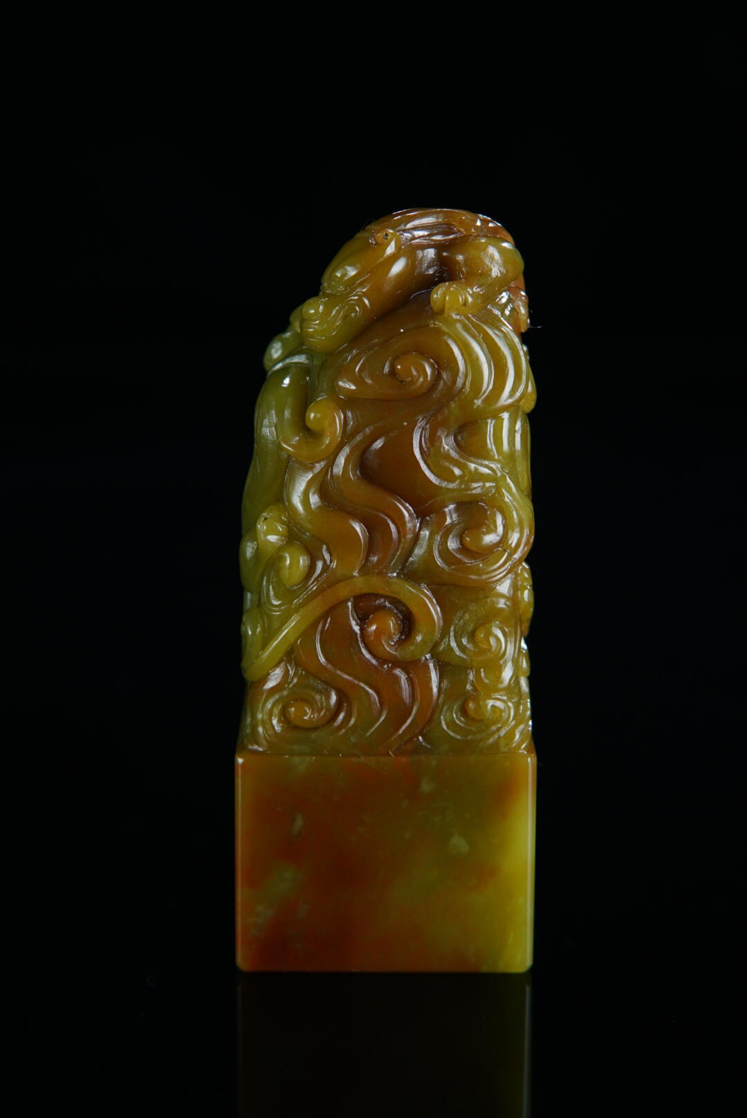 方寸藏珍·寿山田黄印章专场（一） 寿山艾叶绿《螭龙献瑞》钮章