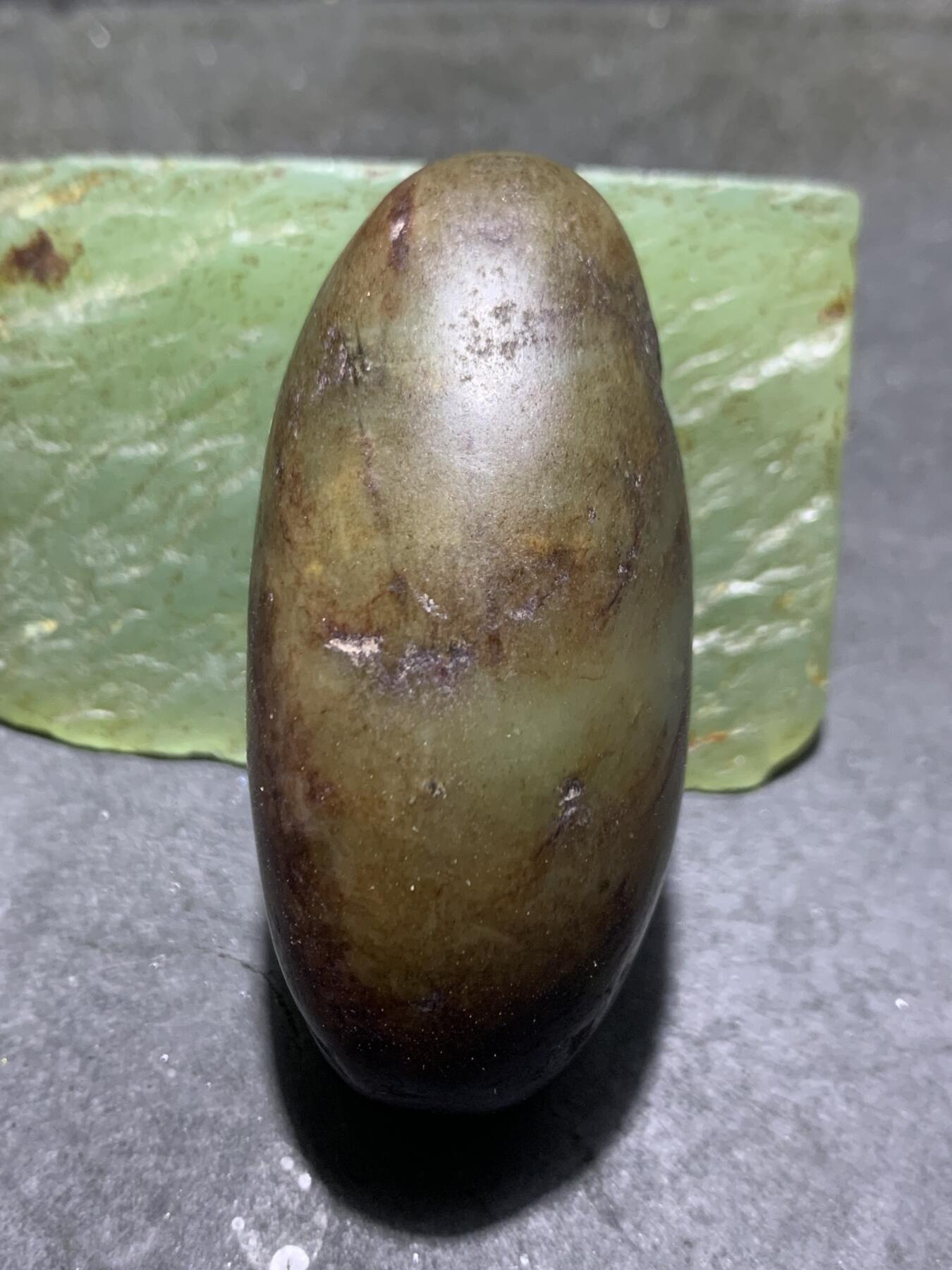 精美新疆和田玉独籽原石一颗，