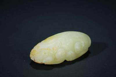 上海都达杂项专场五（全场包邮） - 天然和田玉精雕《招财瑞兽》挂件87-67